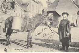 COPIE DE CARTE POSTALE ANCIENNE UN JEUNE LAITIER ET SA MONTURE - Fliegende Händler