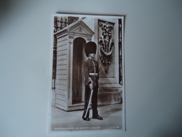 UNITED KINGDOM   POSTCARDS  1950 LONDON SOLDIER   MORE  PURHASES 10% DISCOUNT - Other & Unclassified