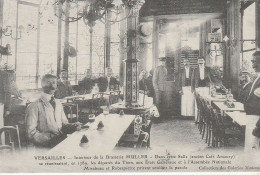 COPIE DE CARTE POSTALE ANCIENNE VERSAILLES INTERIEUR DE LA BRASSERIE MULLER - Autres & Non Classés