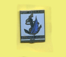 Superbe Pins Port Cavalaire Var Voilier Ancre Marine Egf Fr683 - Steden