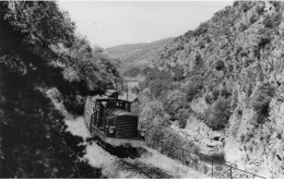 TRAIN #FG56897 TRAIN LOCOMOTIVE NÂ° CARTE PHOTO RENAUD A LOCALISER - Trains