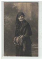 TURQUIE TURKEY #17943 FEMME TURQUE AVEC PEAU DE RENARD CARTE PHOTO - Turquia