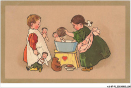 AS#BFP1-0100 - JOUET - POUPEE - Fillettes Lavant Leurs Poupées, Ours En Peluche - Teddy Bear - Games & Toys