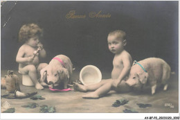 AV-BFP2-0733 - ANIMAUX - Cochons Près De Bébés Sur Des Pots De Chambre - Schweine