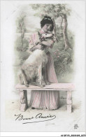 AV-BFP2-0722 - ANIMAUX - Chien - Femme Faisant Un Calin à Un Levrier - Hunde