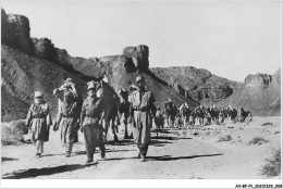 AV-BFP1-0005 - LYBIE - Campagne Du Fezzan - La Compagnie Du Touat Franchit Les Gorges D'Arak - Libyen