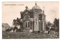 80 VILLERS BRETONNEUX, La Chapelle. Animation. - Villers Bretonneux