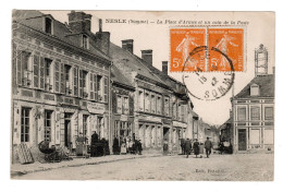 80 NESLE, La Place D'Armes Et Un Coin De La Poste. - Nesle