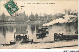 AQ#BFP2-92 -0563 - LEVALLOIS PERRET - Le Passeur - Bac Et Une Péniche - Levallois Perret