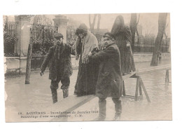 95 ASNIERES, Inondations De 1910. Sauvetage D'une Sexagénaire. - Asnières-sur-Oise