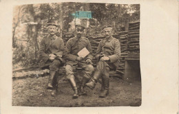 MILITARIA - Militaires - Soldats - Hommes - Chaise - Lettres - Pipe - Carte Postale Ancienne - Other & Unclassified