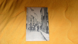 CARTE POSTALE ANCIENNE CIRCULEE DE 1925../ NYONS.- RUE DES BAS BOURGS..TRES ANIMEE - Nyons