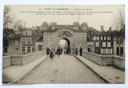 CPA - 51.Vitry Le François. Le Pont Et La Porte - Reims