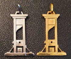 Lot De 2 Pendentifs Médaille Guillotine - Idéal Halloween ! - Pendants