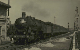 Train En Gare à Identifier - Cliché J. Renaud - Treni