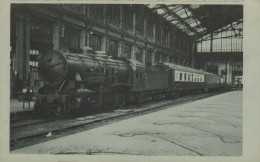 En Gare De Paeis Lyon - Train De Jonction Paris-Nord Calais-Méditerranée - Trenes