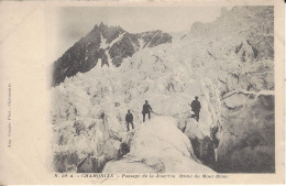 74 LES BOSSONS PASSAGE DE LA JONCTION GLACIER DES BOSSONS  VALLEE DE CHAMONIX MONT BLANC Editeur: COUTTET Auguste N° 59A - Chamonix-Mont-Blanc