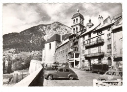 05 BRIANÇON, Les Remparts, Café De La Poste. Nombreuses Voitures. - Briancon