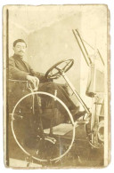 Cpa Carte-photo Homme Dans Une Voiture, Postée D'Oran En 1903, Dans L'état  ( AU) - Other & Unclassified