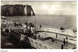 76 ETRETAT N°254 81 Le Coin Des Enfants Cours De Gym ? La Piscine Balançoire Toboggan Portique Vélos VOIR DOS - Etretat