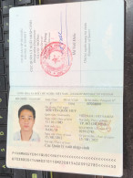 VIET NAMESE-OLD-ID PASSPORT VIET NAM-PASSPORT Is Still Good-name-nguyen Tquoc Huy-2012-1pcs Book - Verzamelingen