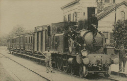 Reproduction - Train En Gare De Luzarches - Ternes