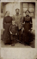 Photo CPA Deutscher Soldat In Uniform Mit Familie, Sohn, Portrait - Other & Unclassified