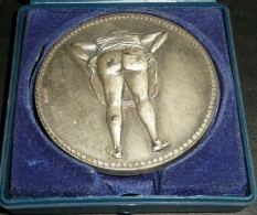 Rare Médaille FANNY Gloria, Pétanque Femme Montre Fesses - Professionals/Firms
