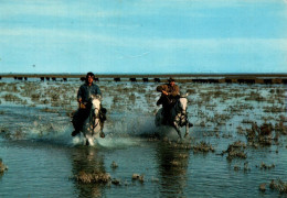 CPM - CHEVAL - CAMARGUE - Gardians Au Galop  ... Edition Label - Chevaux