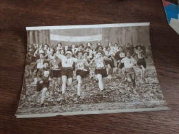 Photo 13 X 18 Cm Ville D Avray Départ Championnat De France Feminin Photo Neurisse 1931 - Europa