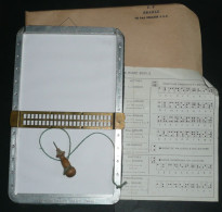Rare Ancien Tableau Pour écriture En Braille, Avec Réglette Et Poinçon - Sonstige & Ohne Zuordnung