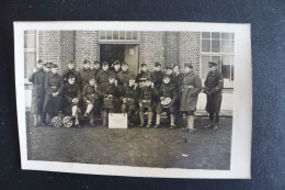 S-C 162 / Photo De Militaire - Guerre 1914-18, Groupe De Soldats A Définir / Avec Poste De Téléphone ( Commetateur) - War 1914-18