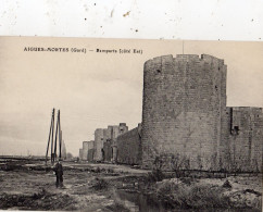 AIGUES-MORTES REMPARTS ( COTE EST ) - Aigues-Mortes