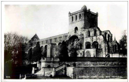 Jedburgh Abbey And War Memorial - Roxburghshire