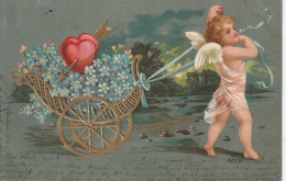 WA 2- CARTE GAUFREE - DORURE - ANGELOT , CUPIDON TRACTANT UN CHAR DEBORDANT DE FLEURS : MYOSOTIS ET COEUR TRANSPERCE - Sonstige & Ohne Zuordnung