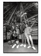 Photo De Presse.ALE10420.23x18 Cm Environ.1983.Musical Youth.Disque D'or.Paris.Tour Eiffel - Otros & Sin Clasificación