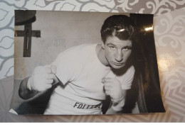 Photographie . N° 52045 .boxe.luis Folledo Espagne.1962 Photo De Presse Universal. 18 X 13 Cm. - Sports