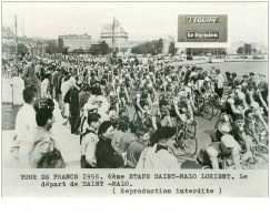 PHOTO DE PRESSE ORIGINALE TOUR DE FRANCE 1956.20X15.6eme ETAPE ST MALO LORIENT.LE DEPART DE ST MALO.n°18664 - Radsport