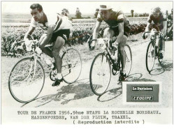 PHOTO DE PRESSE ORIGINALE TOUR DE FRANCE 1956.20X15.9eme ETAPE LA ROCHELLE BORDEAUX.HASSENFORDER,VAN DER PLUIM,.n°18670 - Cycling