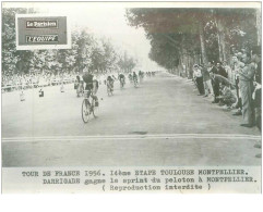 PHOTO DE PRESSE ORIGINALE TOUR DE FRANCE 1956.20X15.14eme ETAPE TOULOUSE MONTPELLIER.DARRIGADE GAGNE LE SPRINT.n°18679 - Cycling