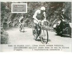 PHOTO DE PRESSE ORIGINALE TOUR DE FRANCE 1956.20X15.13eme ETAPE LUCHON TOULOUSE.ADRIAENSSENS DANS LE COL DU ...n°18677 - Cycling