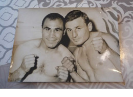 Photographie . N° 52034 .boxe. Lix Brami Contre Giancarlo Centa.1963 Photo De Presse Universal. 18 X 13 Cm. - Sports