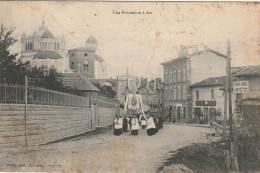 WA 6-(01) UNE PROCESSION A ARS - ECCLESIASTIQUES - 2 SCANS - Ars-sur-Formans