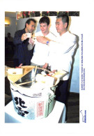 Photo De Presse.MLE10493.30x20 Cm Environ.Soirée "Le Nobu".Paris.2001.Walberg.Nobu.Saké - Berühmtheiten