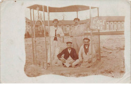 A Identifier - N°77456 - Hommes Dans Une Cage Au Ours - Carte Photo - To Identify