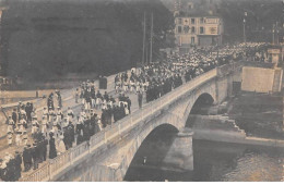 A Identifier - N°83228 - Défilé Militaires Passant Sur Un Pont - Carte Photo à Localiser - Da Identificare