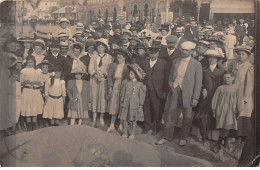 A Identifier - N°83209 - Groupe De Personnes Sur Un Bord De Mer - Carte Photo - Da Identificare