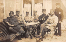 A Identifier - N°82187 - Militaires Buvant De L'Absinthe ? - Carte Photo - Da Identificare