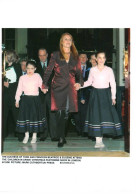 Photo De Presse.MLE10680.30x20 Cm Environ.Duchesse Of York.Princesse Beatrice Et Eugenie."Children In Crisis.Noël.1998 - Famous People