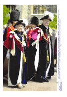 Photo De Presse.MLE10663.30x20 Cm Environ.Reine Elisabeth D'Angleterre.Order Of The Garter Robes.Chappelle St Georges - Célébrités